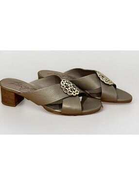 Brighton Alison Women’s 7.5 M Silver Leather Medallion Block Heel Sandals Italy